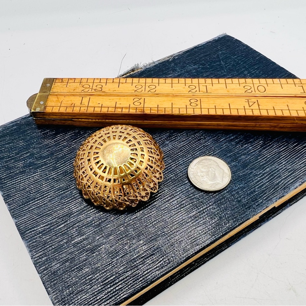 Vintage TRIFARI gold tone round filigree dome brooch pin 3D